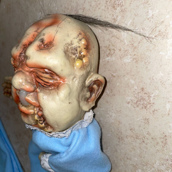 BABY STINKY UGLIEST BABY DOLL HALLOWEEN COSTUME PROP DECORATION NEW - Picture 2 of 5